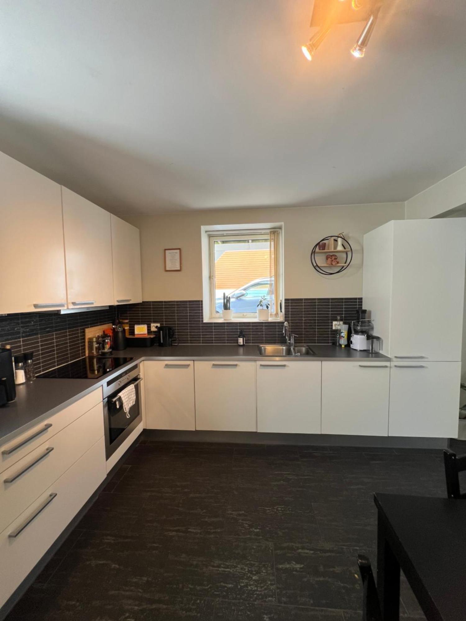 Close To Center Apartment *